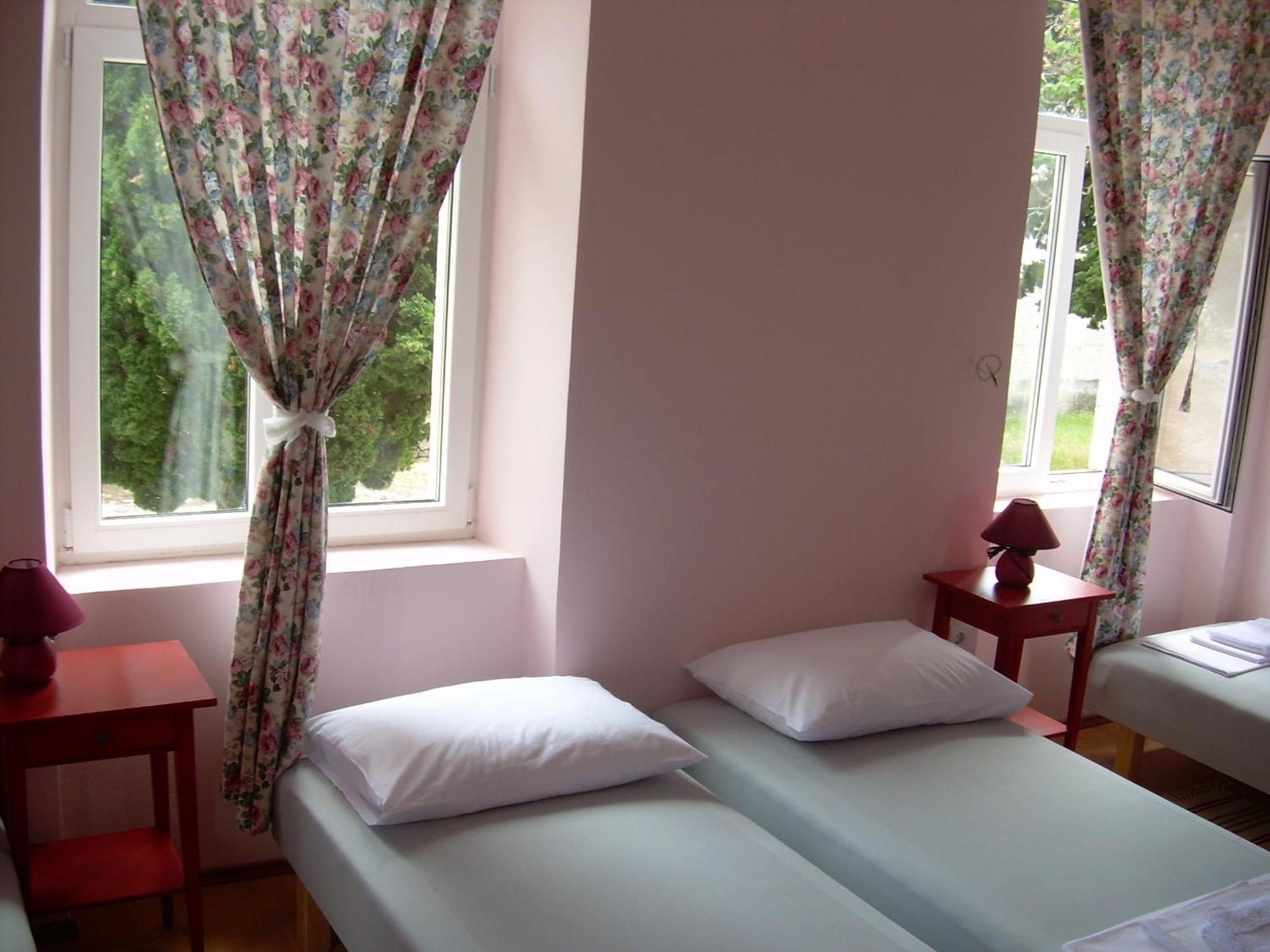 Phara Hostel Gdinj Extérieur photo