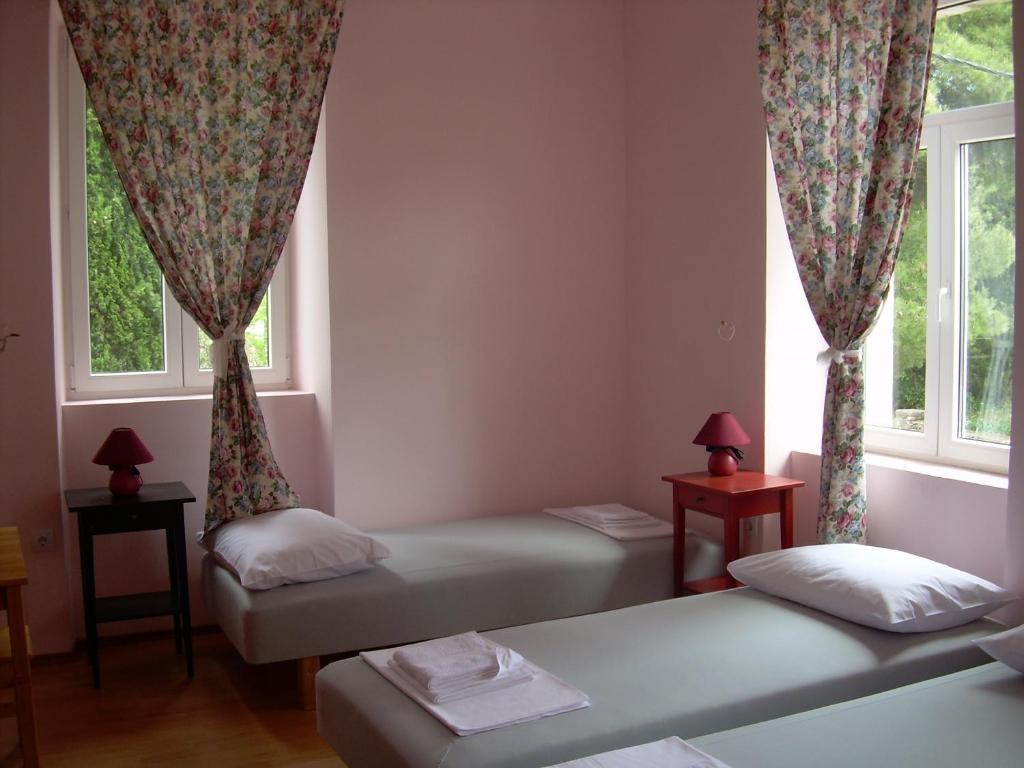 Phara Hostel Gdinj Chambre photo